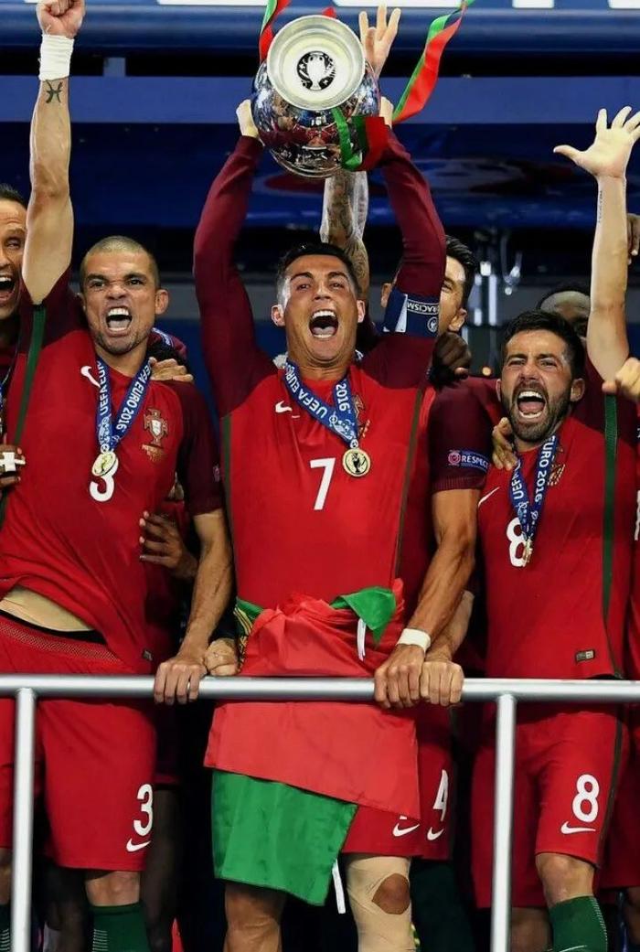 C罗重返赛场，重要助攻首场状态出色，巴黎圣日耳曼观众沸腾！的简单介绍-kaiyun